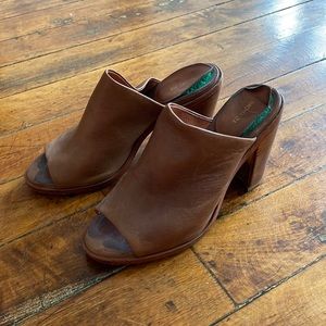 Rachel Zoe Tan Leather Mules. Size 7.
